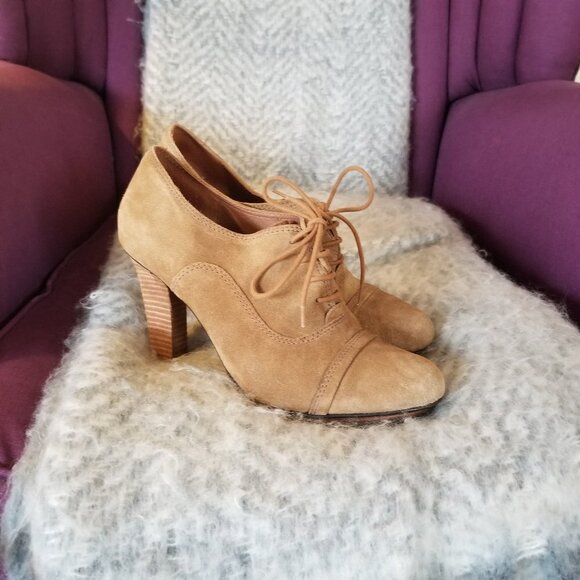 Matisse Brown Suede Stacked Heel Ankle Booties - Picture 2 of 9